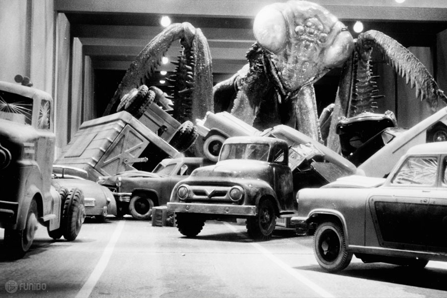 48. مانتیس مرگبار (1957) The Deadly Mantis