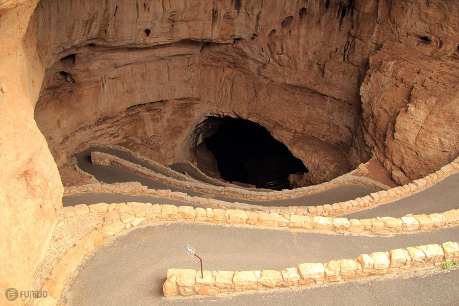 4- حفره‌های کارلزبد Carlsbad Caverns