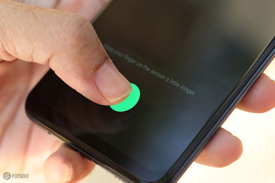 بررسی مشخصات گوشی A50 و قابلیت اثر انگشت درون صفحۀ نوری