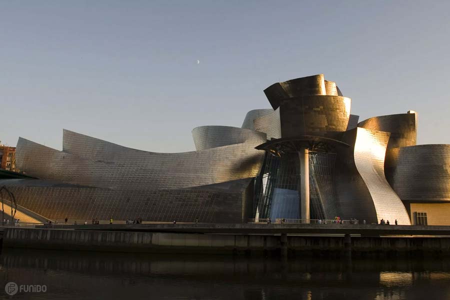 موزه گوگنهایم Guggenheim Museum در بیلبائو - اسپانیا